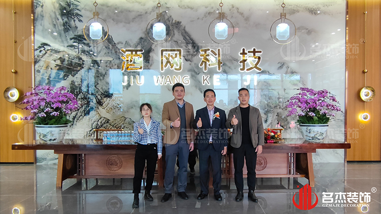 辦公設(shè)計師合影